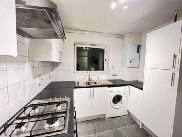 3 bed flat to rent