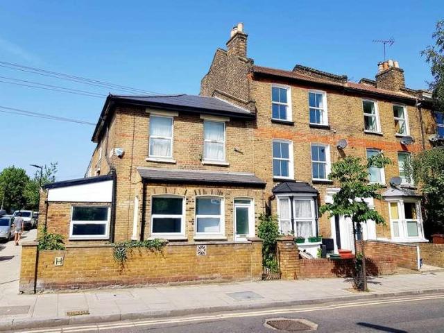 3 bed flat to rent