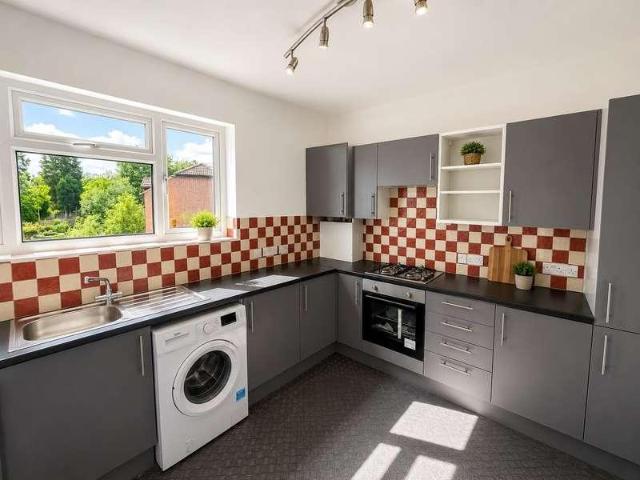 3 bed flat to rent