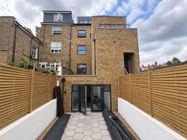 3 bed flat to rent