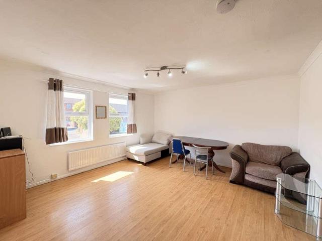 3 bed flat to rent