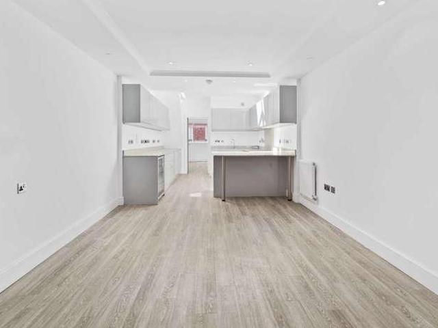 3 bed flat to rent