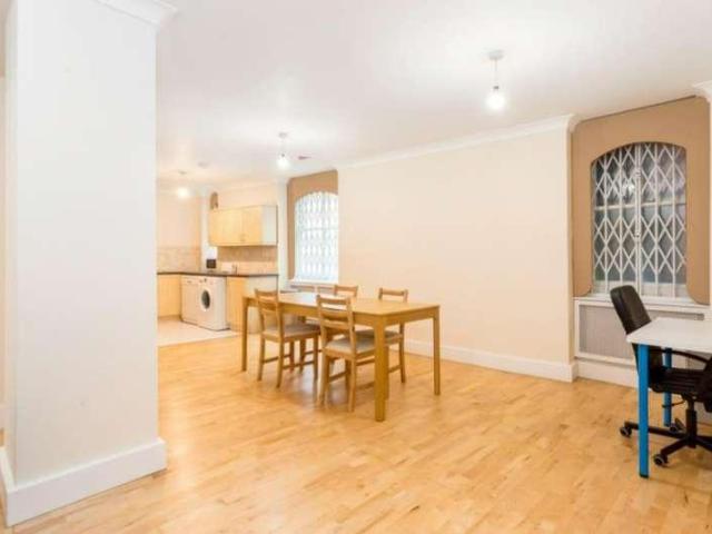 3 bed flat to rent