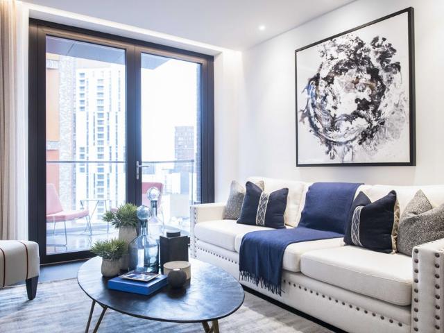 3 bed apartment to rent Charles Clowes Walk, Nine Elms SW11