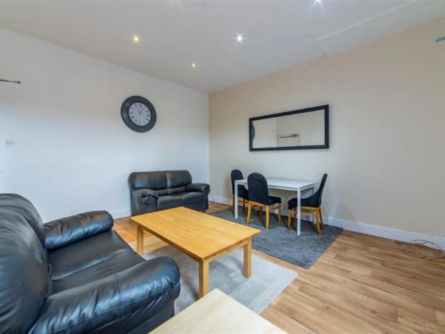 3 bed flat to rent in Glenthorn Road, Jesmond, NE2