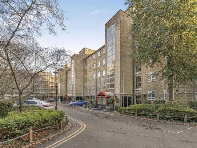 3 bed flat to rent in Esher Gardens, London | James Anderson