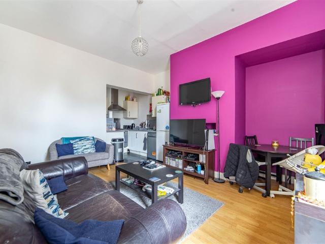 3 bed flat to rent in Fairfield Road, Newcastle Upon Tyne, NE2