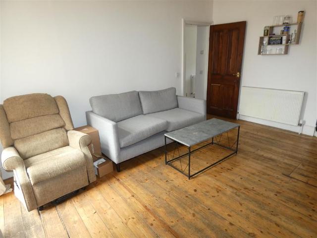 3 bed flat to rent in Fifth Avenue, Heaton