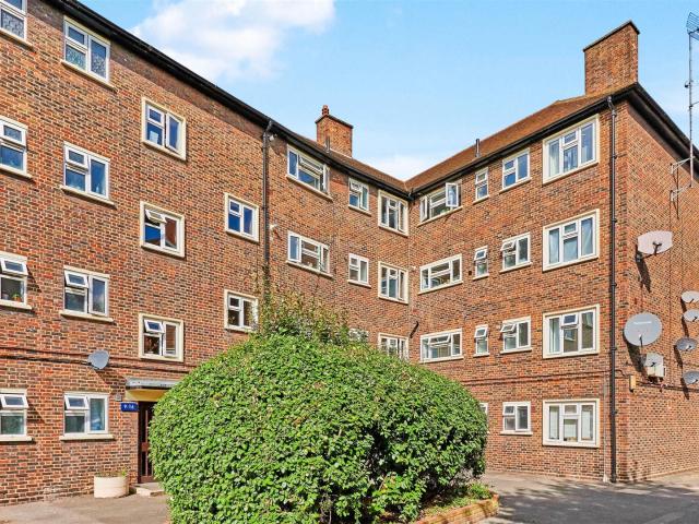 3 bed flat to rent in Flat 3, Kindell House, London | James Anderson