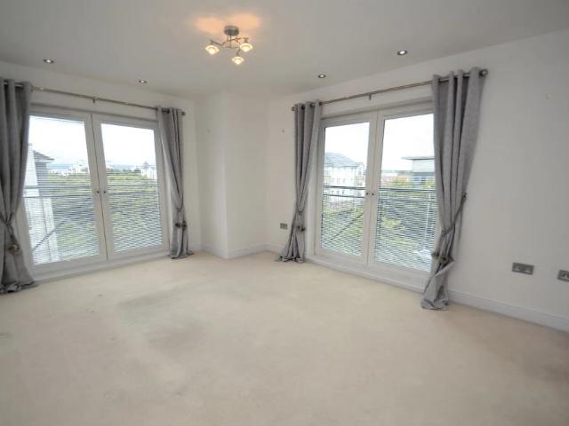 3 bed flat to rent in Kenley Road, Renfrew, PA4