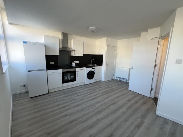 3 bed flat to rent in St Peters Road, Bournemouth, BH1
