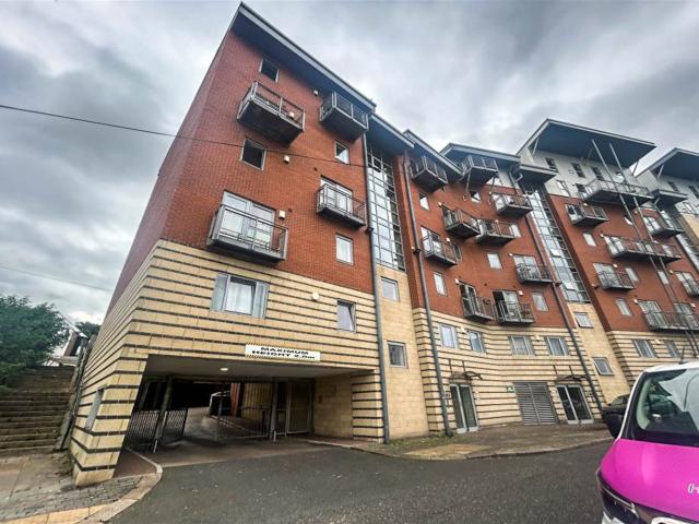 3 bed flat to rent in River View, Low Street, Sunderland, SR1