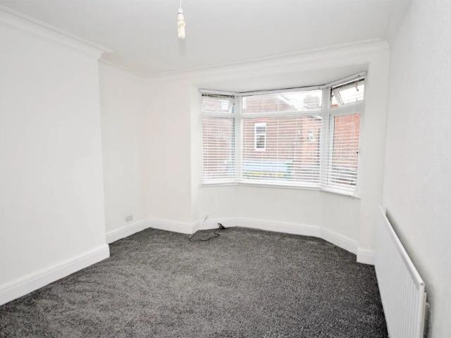 3 bed flat to rent in Richmond Road, South Shields, NE34