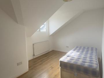 3 bed flat to rent Norbury Road, London CR78JP