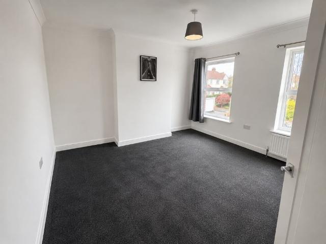 3 Bed Flat, Vicarage Farm Road, TW5