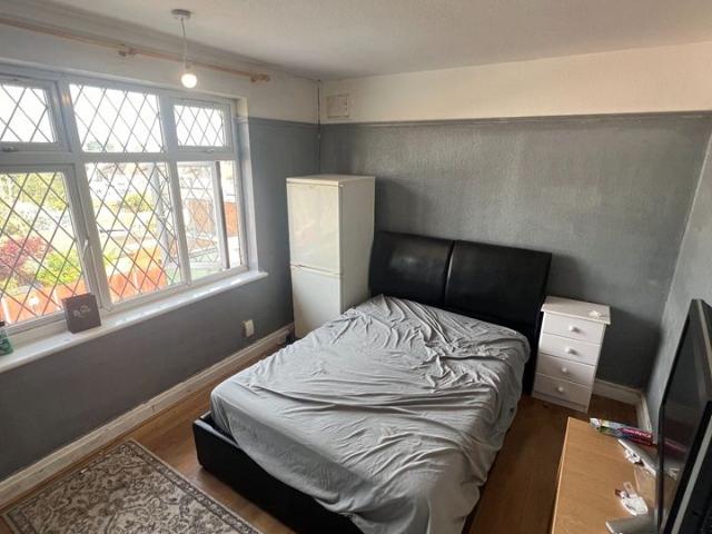 3 Bed Flat, Windermere Avenue, HA9