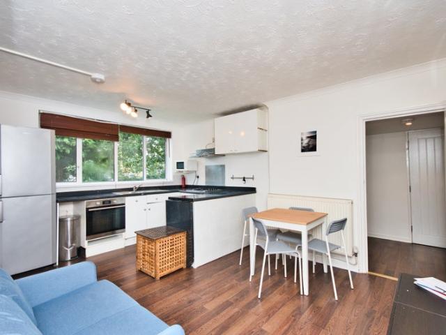 3 Bed Flat with Garden close to Canary Wharf E14