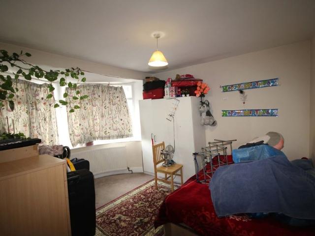 3 Bed Flat, Woodside Avenue, HA0