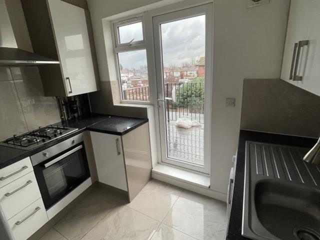 3 bed flat, 2 baths, 2 balconies, can be furnished