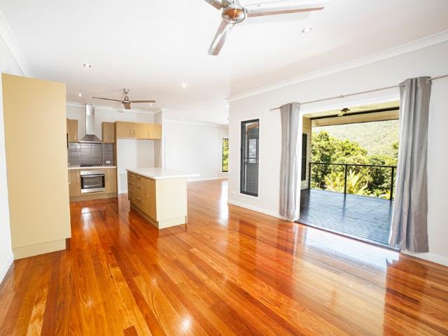 3 Bed Home In Redlynch Valley!