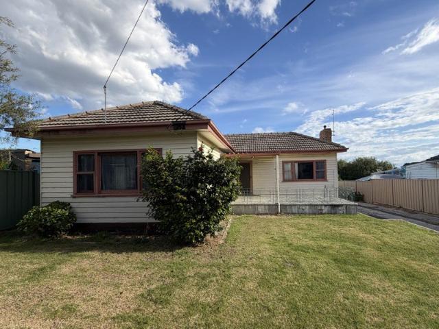 3 Bed Home with Large Backyard