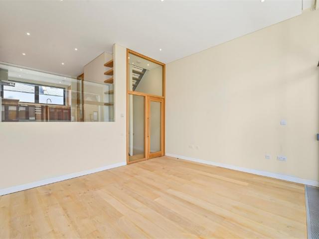 3 Bed House Terraced To Let