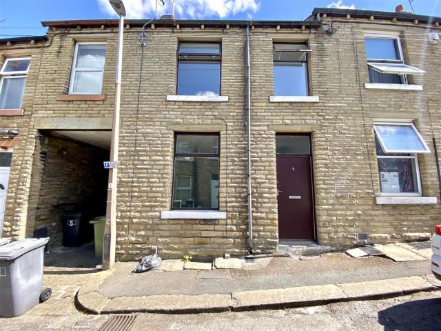 3 bed House Terraced To Let in in Moss Street, Newsome, Huddersfield