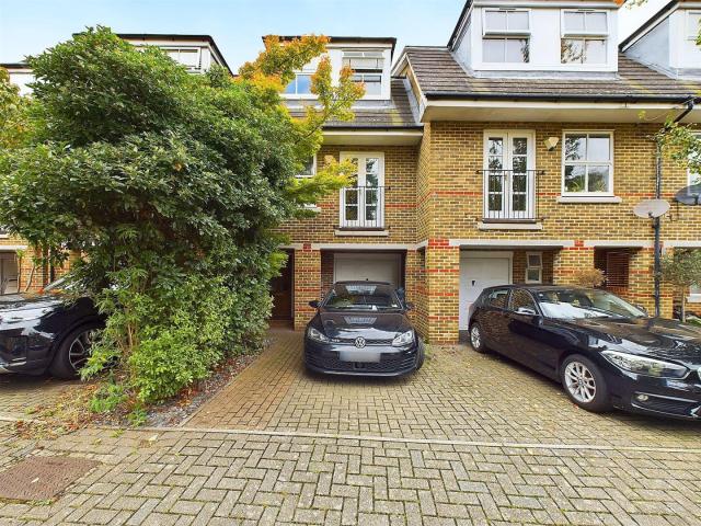 3 Bed House Terraced For Rent