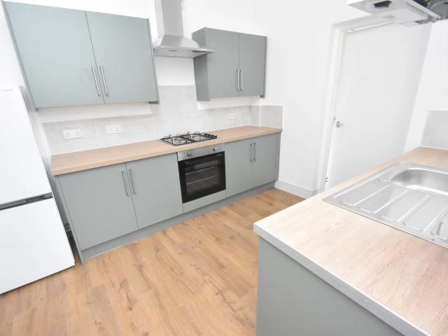 3 bed house to rent in Cwmdare Street, Cathays, CF24