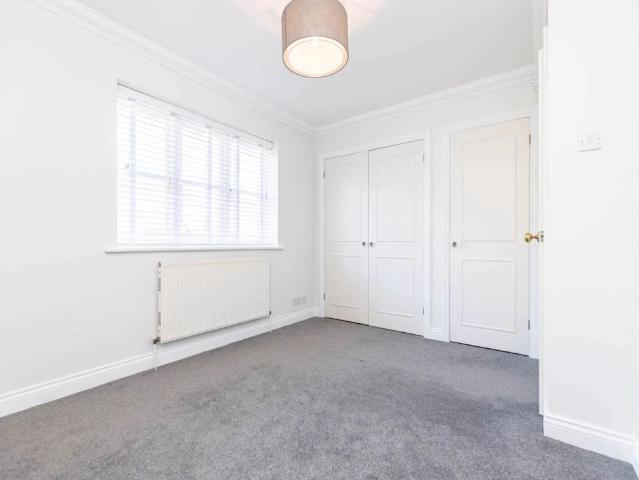 3 bed house to rent in Chalice Close, Parkstone, BH14