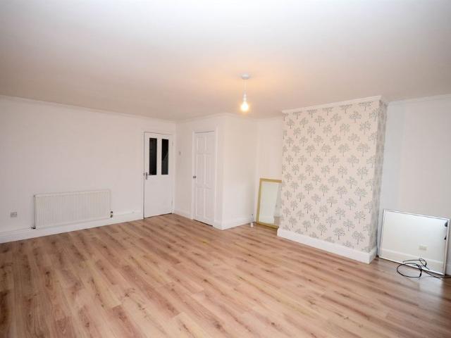 3 bed house to rent in Deneside, Jarrow, NE32