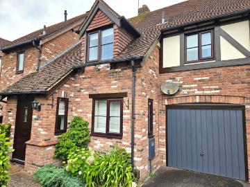 3 bed house to rent in Loweswater Court, Gamston, Nottingham, NG2 £1,499 per month