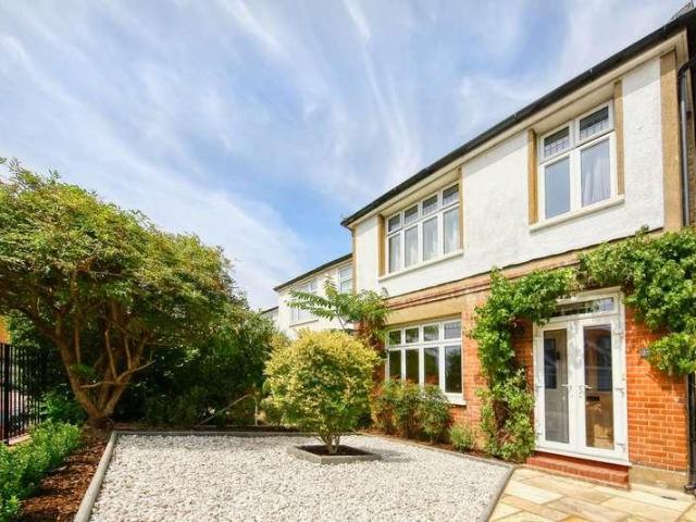 3 bed house to rent