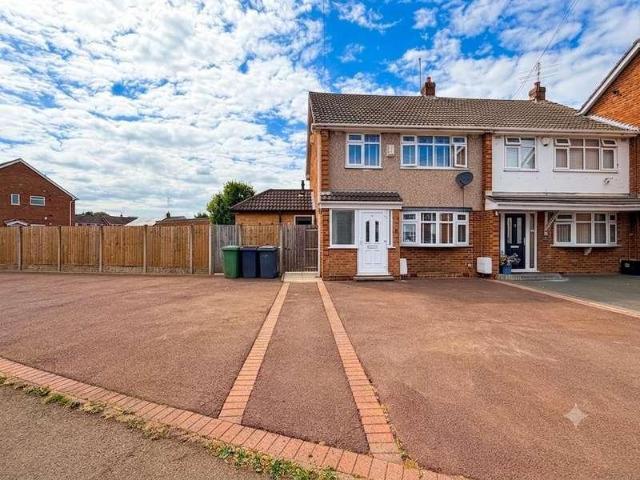 3 bed house to rent