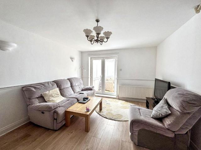 3 bed house to rent