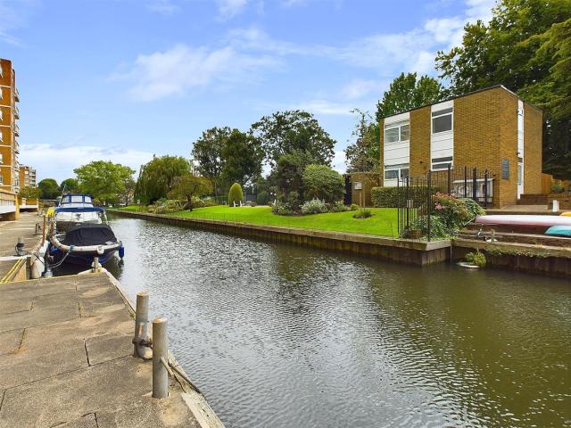 3 Bed House Detached For Rent