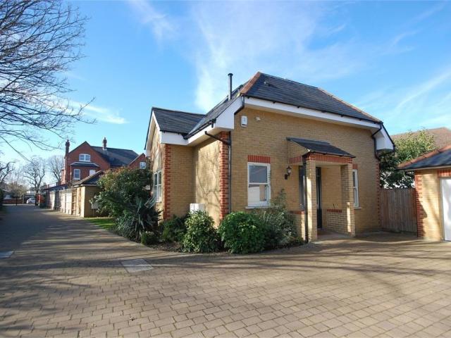 3 Bed House Detached For Rent
