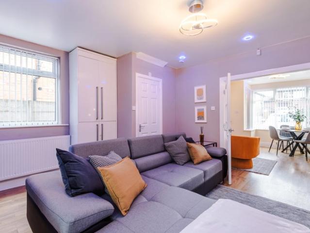 3 bed house, driveway, study, all bills inc