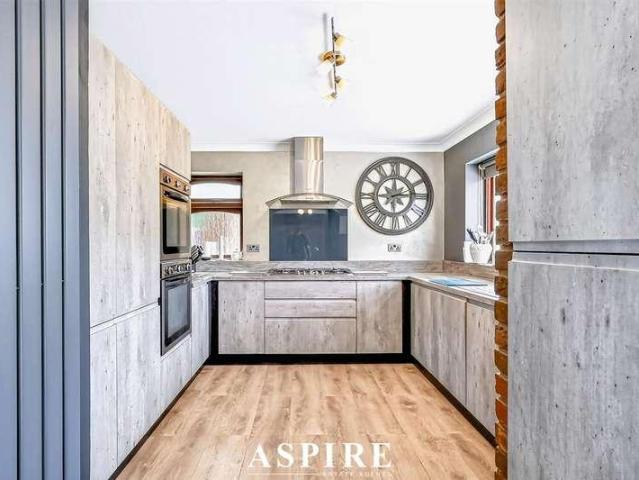 4 bed house for sale