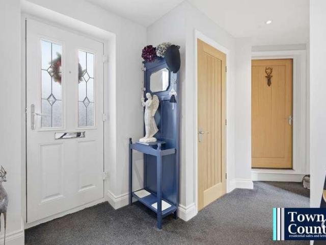 4 bed house for sale