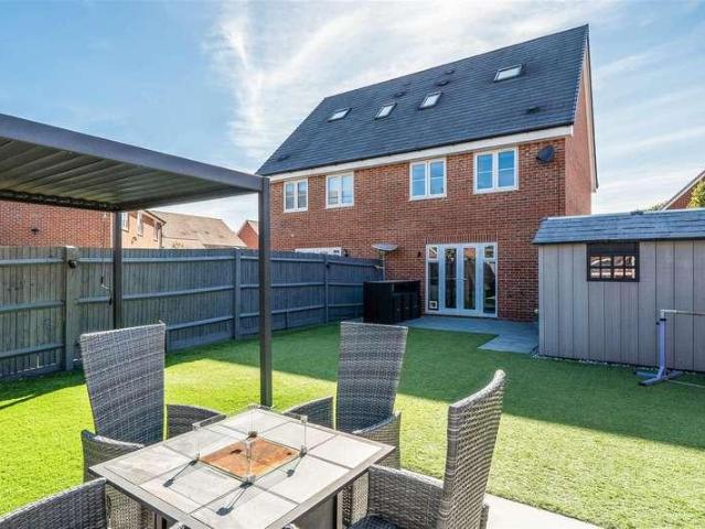3 bed house for sale