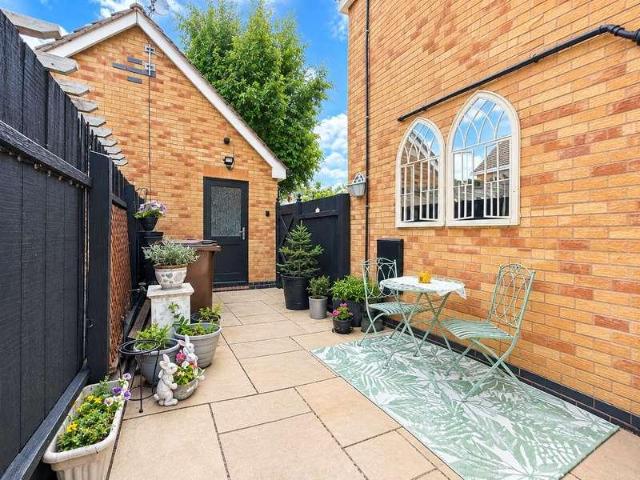 3 bed house for sale