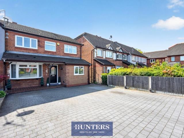 4 bed house for sale