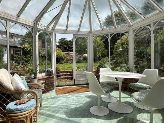 5 bed house for sale