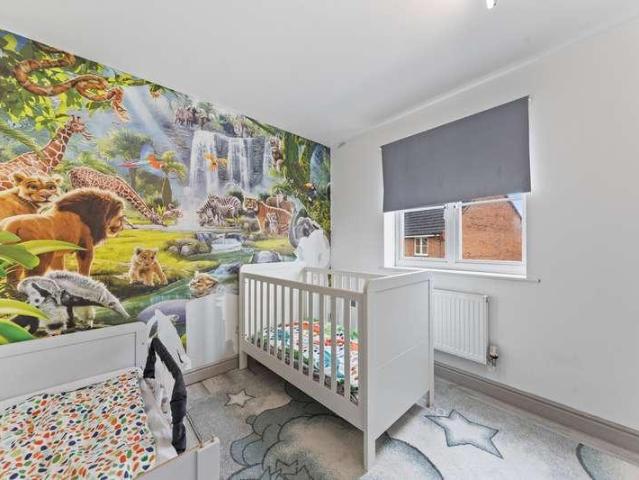 5 bed house for sale