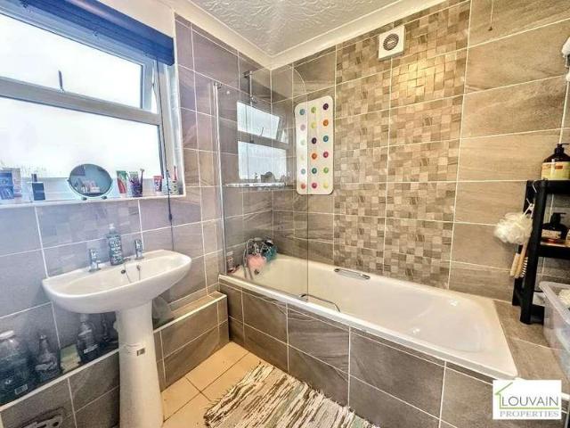 3 bed house for sale