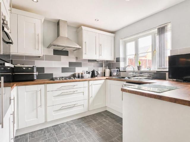 3 bed house for sale