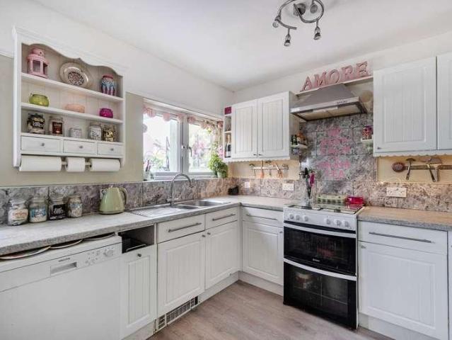 3 bed house for sale