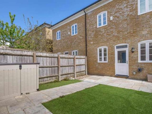 3 bed house for sale