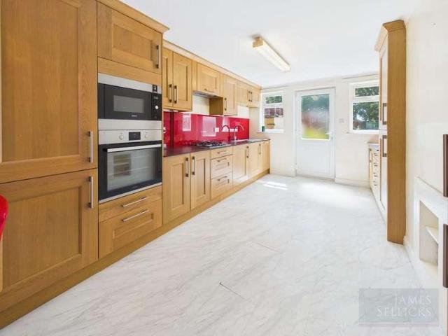 3 bed house for sale